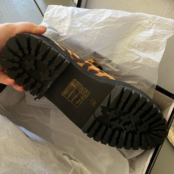 New in box nasty gal size 7 Mary Jane’s - Picture 7 of 9